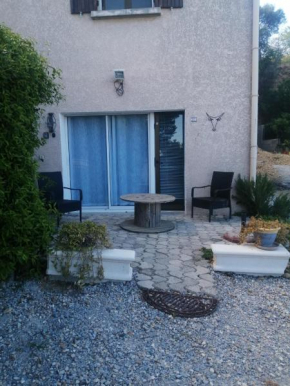 studio meublé et équipé